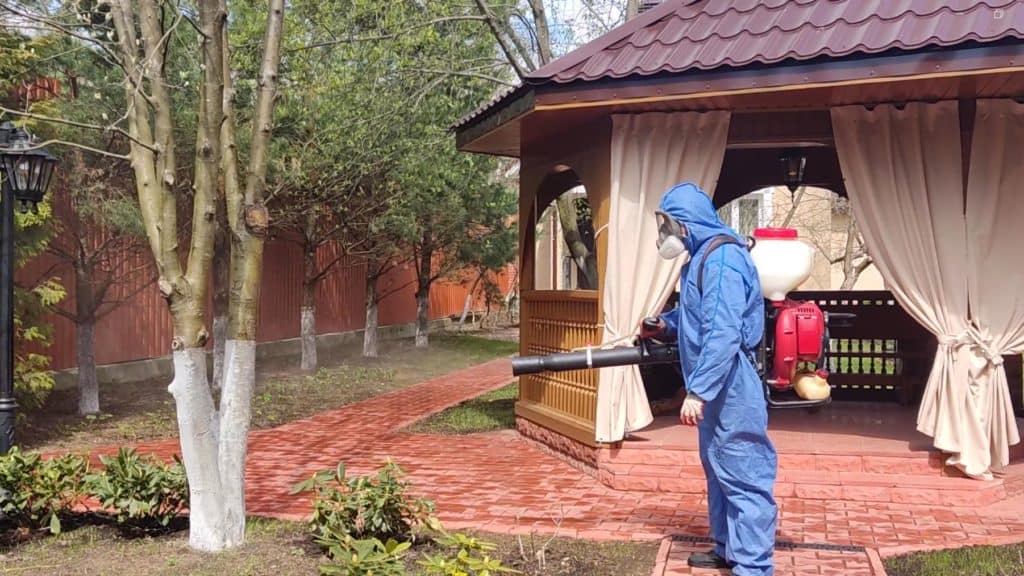 Акарицидная обработка участка от клещей в Санкт-Петербурге. 25 соток за 10900 руб.